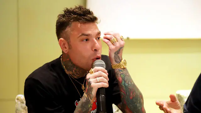 TARANTO - ore 15 - Hotel Merucre, il presidente del Codacons Carlo Rienzi e Fedez si incontrano per sugellare una collaborazione volta a sostenere la comunità di Taranto, ancora colpita dagli effetti devastanti dell'inquinamento industriale dell'ex Ilva FOTORENATOINGENITO/ANSA