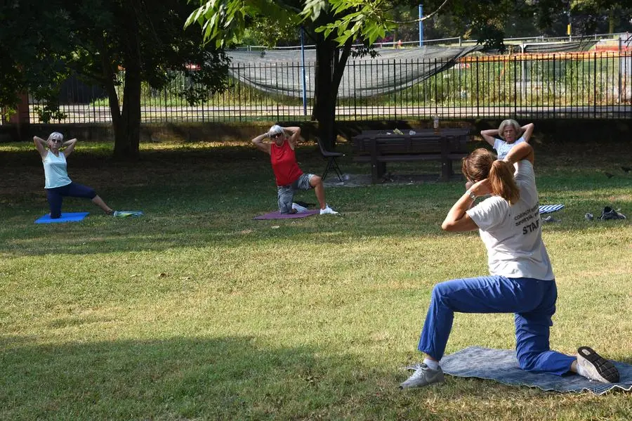 Ginnastica all'aperto con lo Sport al parco