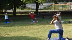 Ginnastica all'aperto con lo Sport al parco