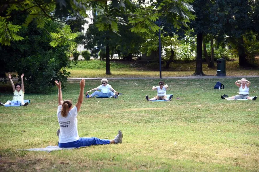 Ginnastica all'aperto con lo Sport al parco