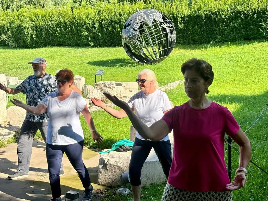 Ginnastica all'aperto con lo Sport al parco