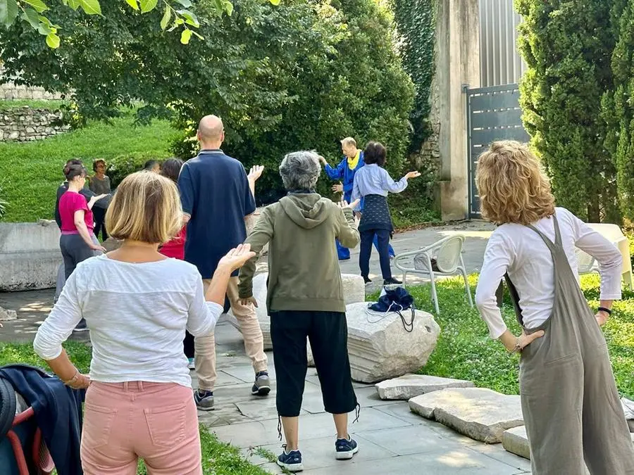 Ginnastica all'aperto con lo Sport al parco