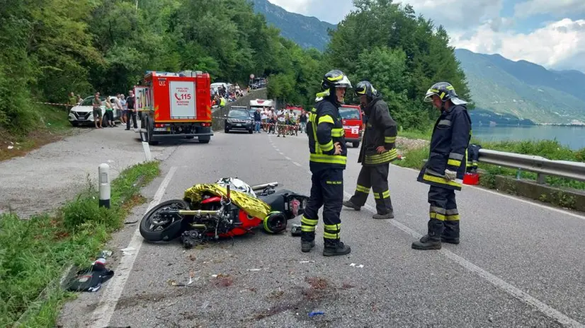 Una delle moto coinvolte nel tragico schianto di Anfo - © www.giornaledibrescia.it