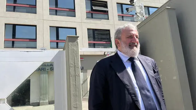 Il sindaco Decaro e il presidente della regione Puglia Emiliano in tribunale a Bari per la costituzione di parti civili di Comune e Regione all'avvio del processo 'codice interno' su intrecci mafia-politica