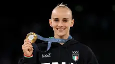 Alice D'Amato con la medaglia d'oro di Parigi - Foto/Instgram Italia Team