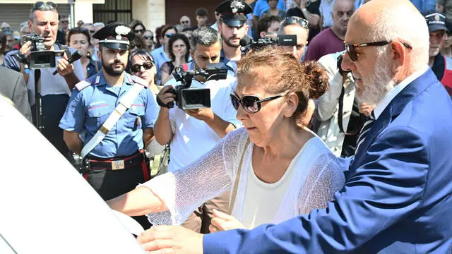 Sharon’s parents during the funeral of Sharon Verzeni, the 33-year-old woman killed on the night between Monday and Tuesday while walking in Terno d’Isola. Bottanuco, Italy, 3 August 2024. ANSA/MICHELE MARAVIGLIA