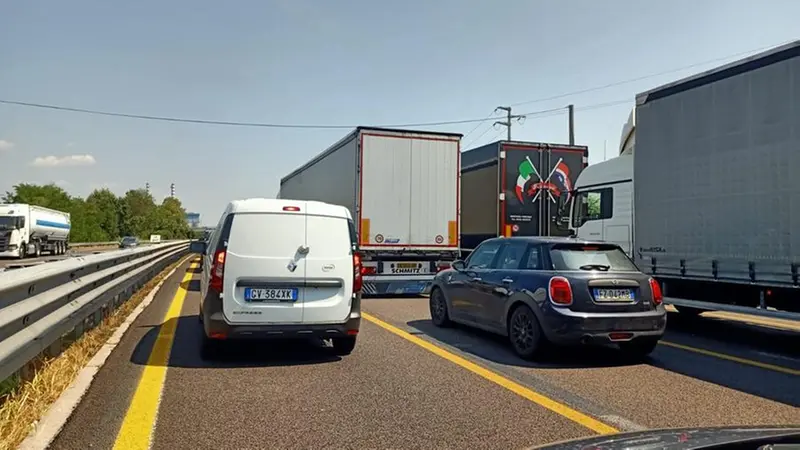 Numerosi gli automobilisti bloccati nel traffico - © www.giornaledibrescia.it