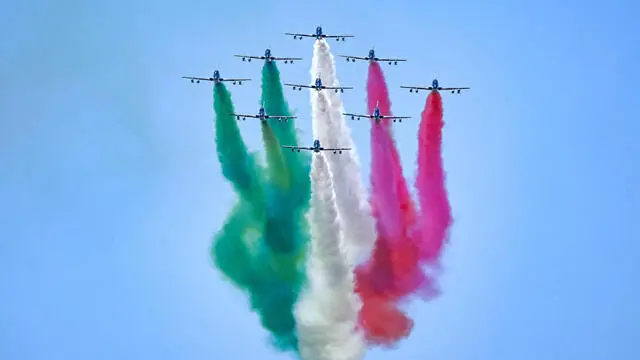 Passaggio delle Frecce Tricolori sopra il Foro Italico, durante gli Internazionali di tennis, Roma, 17 maggio 2024. ANSA/ALESSANDRO DI MEO - - - - - - - - - - The Italian Air Force aerobatics team, the Frecce Tricolori (lit.Tricolour Arrows), show a colourful vapour trail as they fly over the Foro Italico during the Italian Open tennis tournament in Rome, Italy, 17 May 2024. ANSA/ALESSANDRO DI MEO