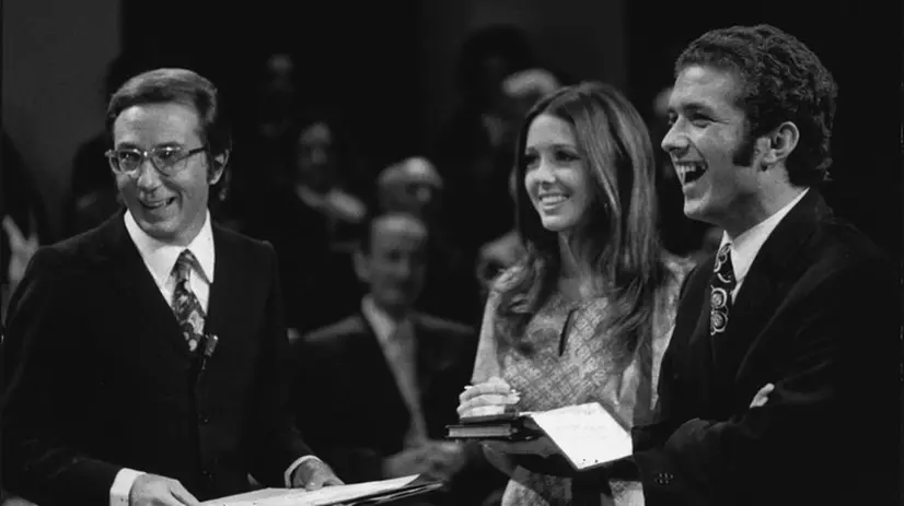 Gianfranco Rolfi a Rischiatutto con lo storico conduttore Mike Bongiorno e la valletta Sabina Ciuffini - © www.giornaledibrescia.it