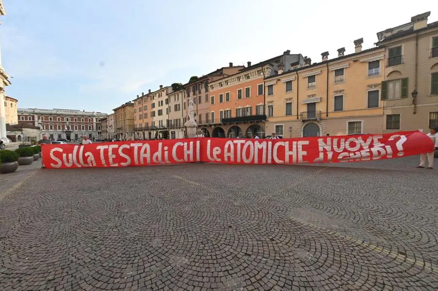 Il corteo pacifista contro le bombe nucleari