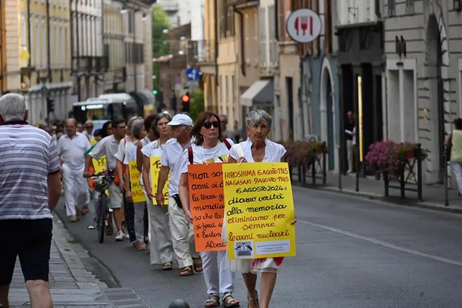 Il corteo pacifista contro le bombe nucleari