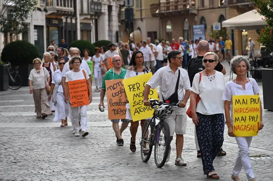 Il corteo pacifista contro le bombe nucleari