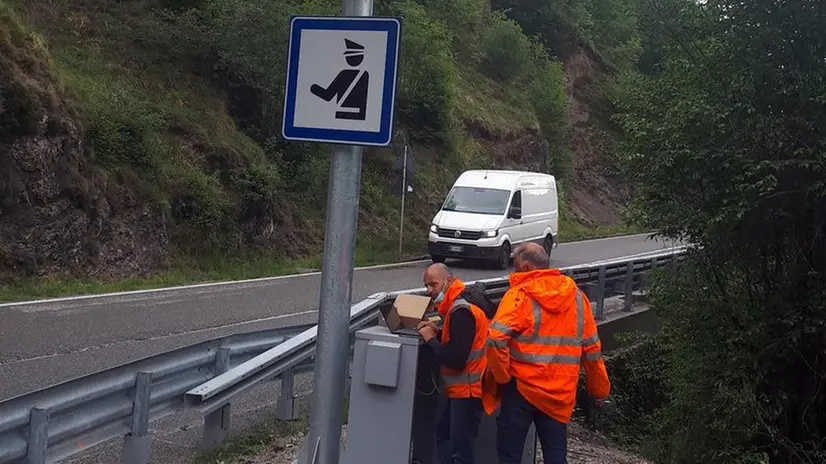 L’installazione dei rilevatori di velocità lungo le Coste - © www.giornaledibrescia.it