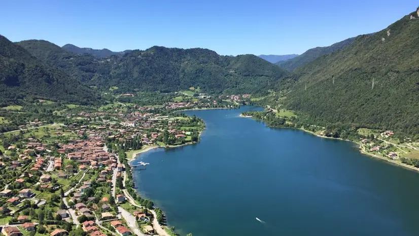 Uno scorcio del lago d'Idro - Foto © www.giornaledibrescia.it