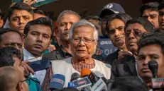 epa11052124 Bangladeshi Nobel peace laureate Muhammad Yunus (C) talks to the media outside the Dhaka Labor Court in Dhaka, Bangladesh, 01 January 2024. Yunus and three other top officials of Grameen Telecom were sentenced to six months of imprisonment in a case over labor law violations. EPA/MONIRUL ALAM