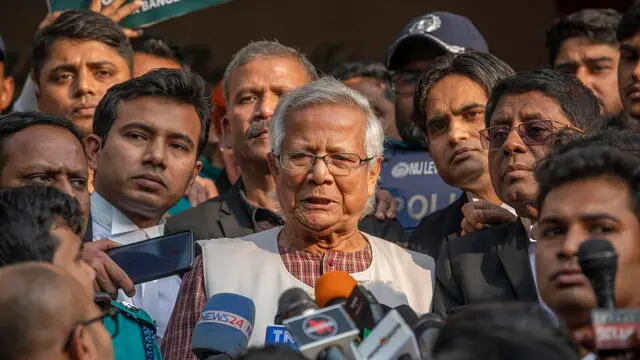 epa11052124 Bangladeshi Nobel peace laureate Muhammad Yunus (C) talks to the media outside the Dhaka Labor Court in Dhaka, Bangladesh, 01 January 2024. Yunus and three other top officials of Grameen Telecom were sentenced to six months of imprisonment in a case over labor law violations. EPA/MONIRUL ALAM