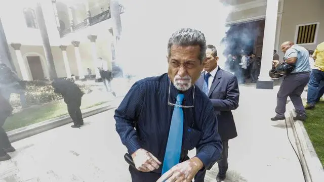 epa06068821 Deputy Americo de Grazia is seen during clashes at the National Assembly in Caracas, Venezuela, 05 July 2017. Supporters of the Venezuelan government stormed the National Assembly (AN, Parliament), attacking and wounding some deputies who were in the enclosure for a session commemorating Independence Day in the country. EPA/Cristian Hernandez