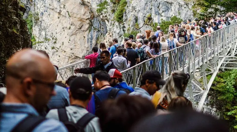 Le montagne si riempiono di persone - © www.giornaledibrescia.it