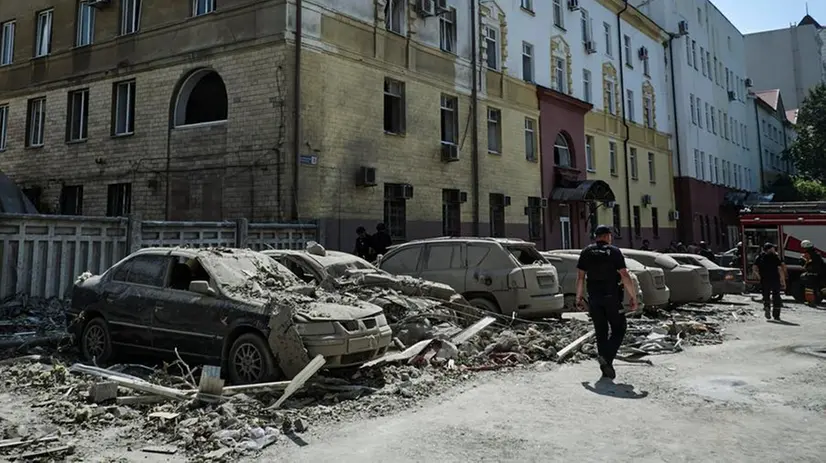 I danni di un bombardamento russo su Kharkiv - Foto Ansa © www.giornaledibrescia.it