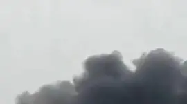 In un fermo immagine tratto da un profilo X un aereo passeggeri turboelica modello ATR-72 mentre precita in un complesso residenziale della città di Vinhedo, nello Stato brasiliano di San Paolo, Brasile, 9 agosto 2024. X +++ATTENZIONE LA FOTO NON PUO' ESSERE PUBBLICATA O RIPRODOTTA SENZA L'AUTORIZZAZIONE DELLA FONTE DI ORIGINE CUI SI RINVIA+++ NPK +++