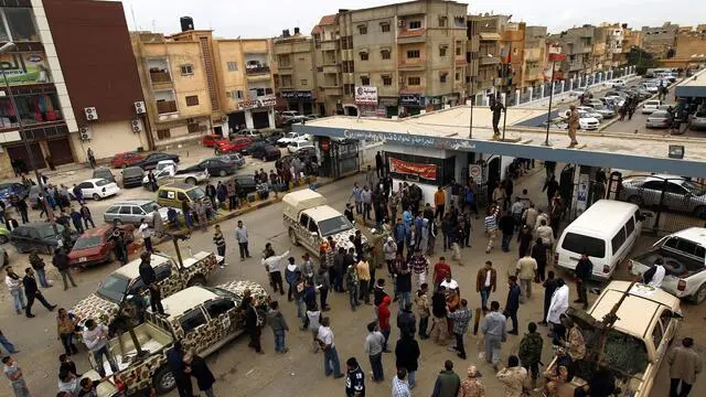 epa03964893 Libyan soldiers and civilians gather outside a hospital where people injured in clashes receive treatment following clashes between Libyan troops and radical militiamen in the eastern city of Benghazi, Libya, 25 November 2013. Media reports state seven soldiers were killed and 39 people injured in clashes between army forces and members of the jihadist Ansar al-Sharia group. The Libyan army declared a state of alert in Benghazi and ordered all soldiers to report for duty. EPA/STR