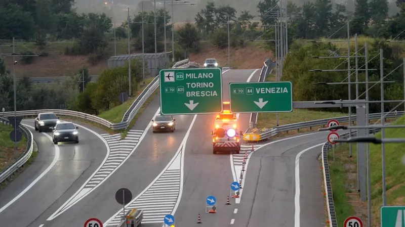 L'incidente in Corda Molle, la chiusura della strada - Marco Ortogni/Neg © www.giornaledibrescia.it