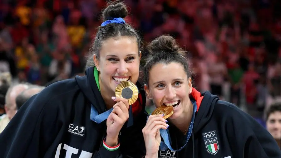 Anna Danesi festeggia l'oro con l'Italvolley - Foto Ansa © www.giornaledibrescia.it