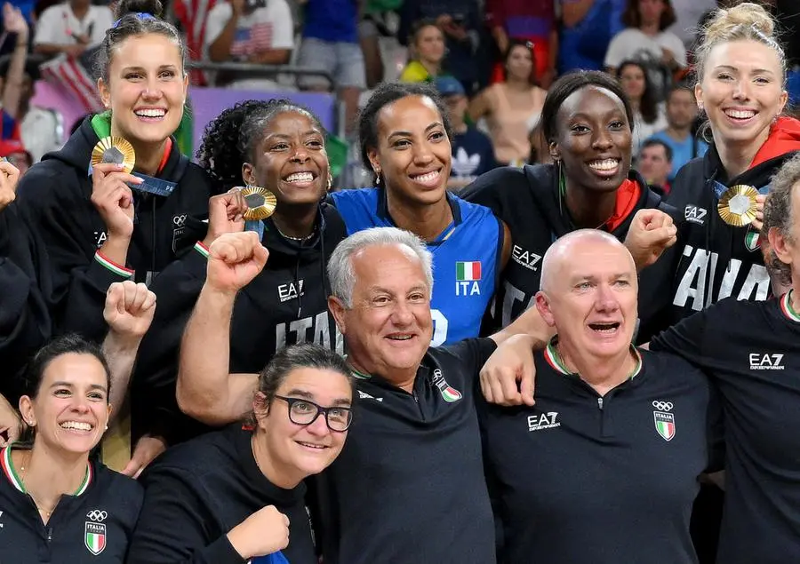 Anna Danesi festeggia l'oro con l'Italvolley