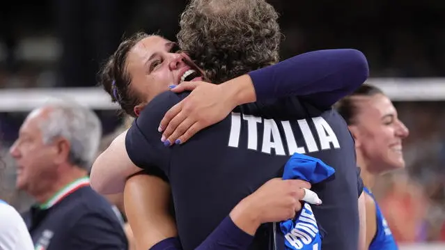 epa11545275 Anna Danesi of Italy (L) celebrates after the Women Gold medal match of the Volleyball competitions in the Paris 2024 Olympic Games, at the South Paris Arena in Paris, France, 11 August 2024. EPA/TERESA SUAREZ