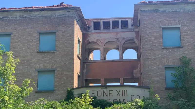 Una veduta della colonia dalla strada - © www.giornaledibrescia.it