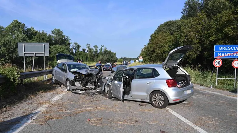 L'incidente a Lonato del Garda in cui sono rimaste ferite cinque persone - Foto Marco Ortogni/Neg © www.giornaledibrescia.it