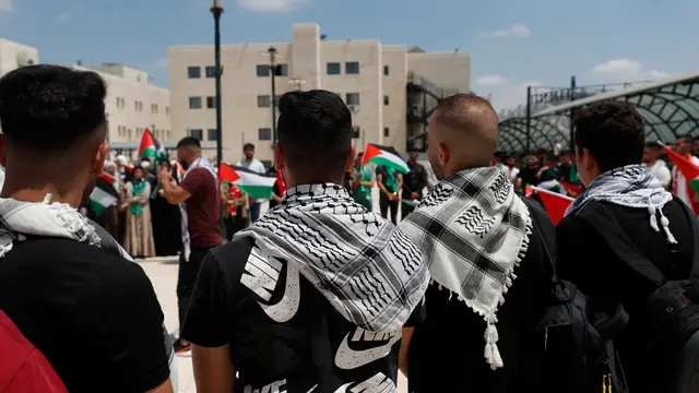 epa11545019 Palestinian students attend a protest a day after an Israeli airstrike on a school in Gaza, at Al Najah University in the West Bank city of Nablus, 11 August 2024. At least 93 people were killed in the strike on the Al-Taba'een school in Gazaâ€™s Daraj Tuffah area, said the director of Al-Ahli Hospital in Gaza City on 10 August. More than 39,700 Palestinians and over 1,400 Israelis have been killed, according to the Palestinian Health Ministry and the Israel Defense Forces (IDF), since Hamas militants launched an attack against Israel from the Gaza Strip on 07 October 2023, and the Israeli operations in Gaza and the West Bank which followed it. EPA/ALAA BADARNEH