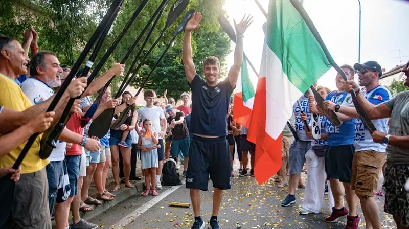 Giovanni De Gennaro accolto dai roncadellesi - Foto New Reporter Papetti © www.giornaledibrescia.it