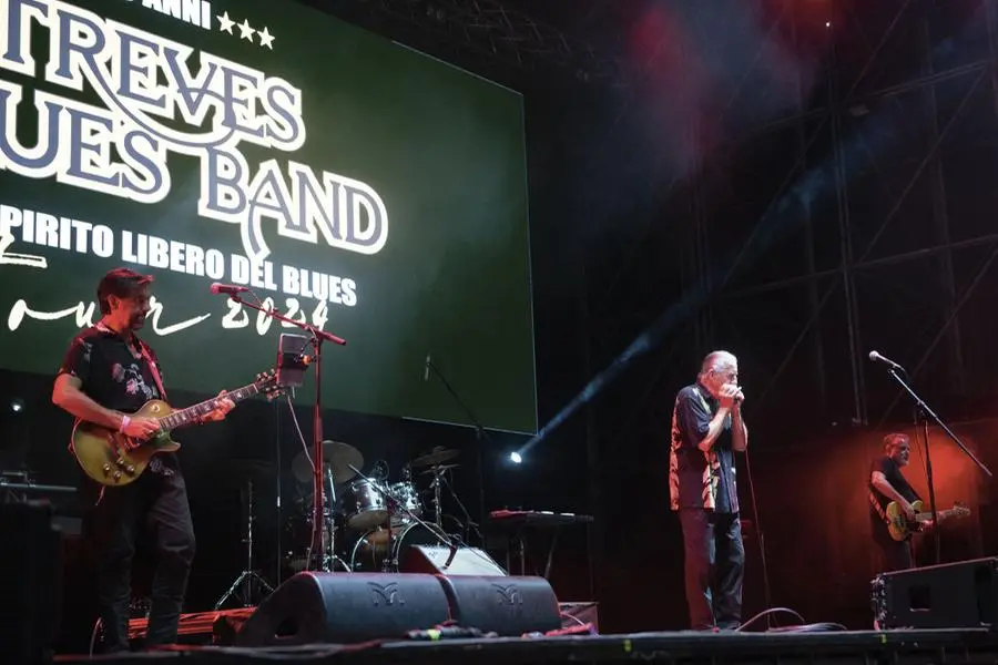 La Treves Blues Band e Lou Marini alla Festa di Radio Onda d'Urto