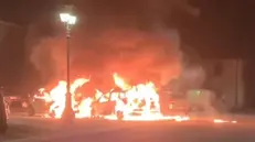 Il rogo dello scorso maggio a Manerbio coinvolse 4 auto