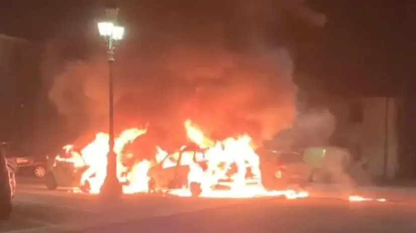 Il rogo dello scorso maggio a Manerbio coinvolse 4 auto