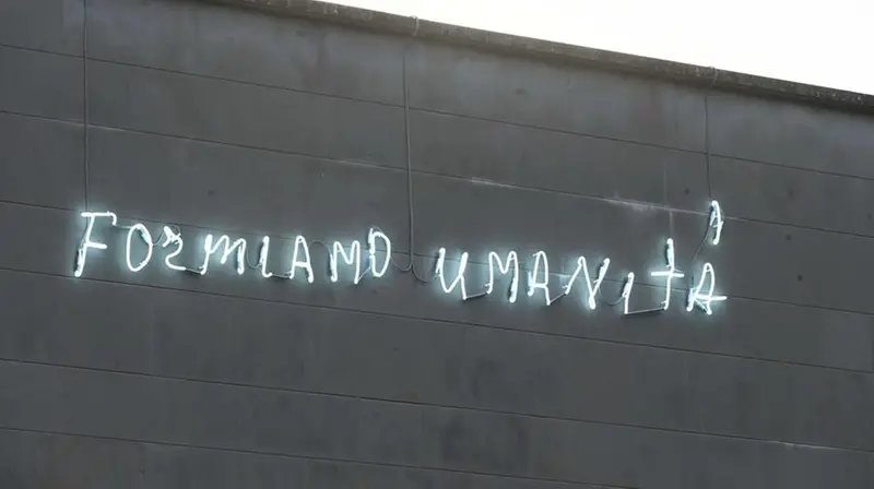 Valerio Rocco Orlando, "Formiamo umanità (Vite operose)" (2023) - Foto Gabriele Strada/Neg © www.giornaledibrescia.it