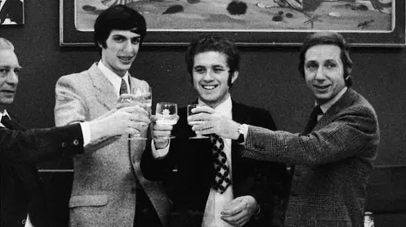 Accanto a Mike Bongiorno, il giovane Gianfranco Rolfi - © www.giornaledibrescia.it