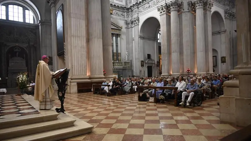 Il Vescovo celebra in duomo del Pontificale dell'Assunta