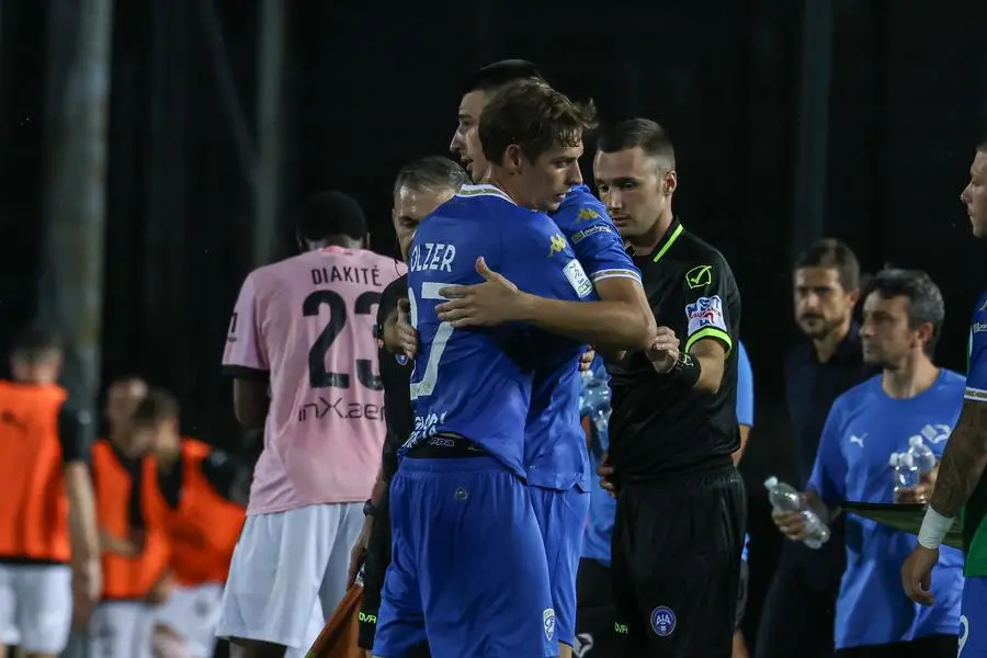 Il Brescia batte il Palermo: l'esultanza della prima vittoria di campionato