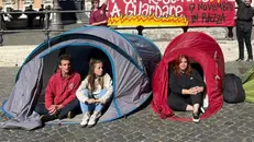 Le proteste di studenti e studentesse contro il caro affitti - Foto Ansa © www.giornaledibrescia.it