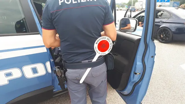 (ANSA) - TRIESTE, 5 AGO - Un posto di blocco della Polizia di Frontiera all'ex valico di Fernetti. (ANSA). Foto di Cristiana Missori