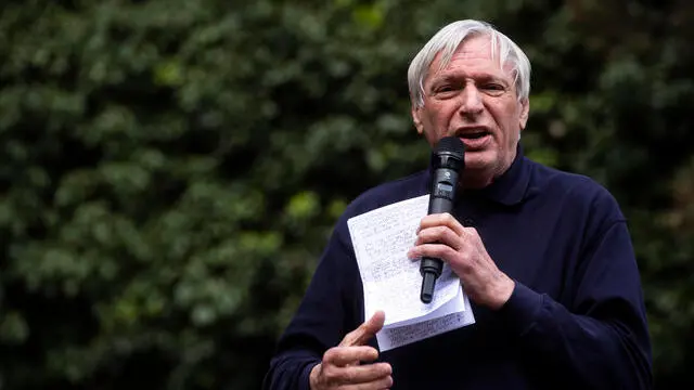 Don Ciotti durante la manifestazione alle Fosse Ardeatine, Staffetta Antifascista in bicicletta in ricordo delle staffette partigiane nella lotta di liberazione, Roma, 24 marzo 2024. ANSA/ANGELO CARCONI