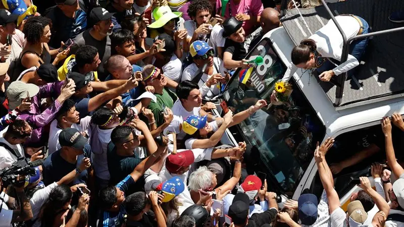 Le proteste a Caracas contro i risultati ufficiali delle elezioni in Venezuela - Foto Epa/Miguel Gutierrez © www.giornaledibrescia.it