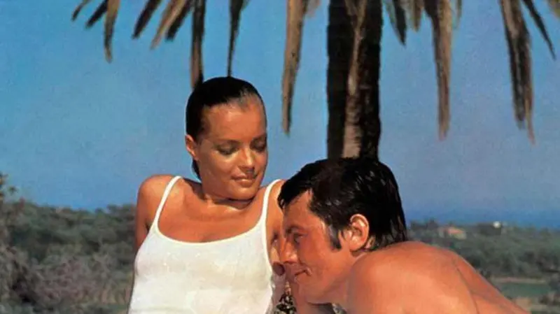 Romy Schneider e Alain Delon in una foto di scena del film La piscina - Ansa © www.giornaledibrescia.it
