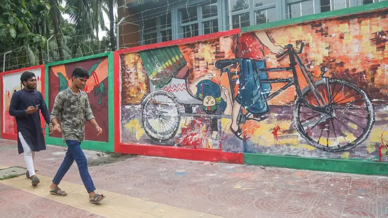 Attivisti di un movimento antidiscriminazione a Dhaka - Foto Ansa/Epa/Monirul Alam © www.giornaledibrescia.it