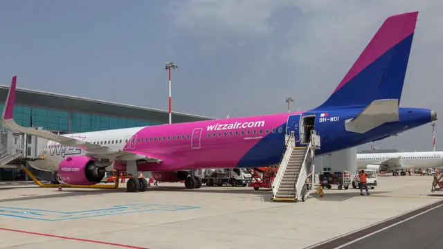 Wizz Air presenta all'aeroporto di Fiumicino, in occasione dell'arrivo del nuovo Airbus A321 Neo, 11° aeromobile della compagnia nella base aeroportuale del Leonardo, la strategia dedicata alla sostenibilità, 25 Luglio 2023. ANSA/TELENEWS