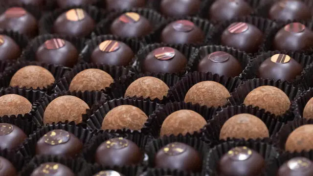 epa11140741 Bonbons are for sale ahead of Valentine's Day at The Chocolate House, a chocolate boutique shop in Washington, DC, USA, 09 February 2024. Consumers of chocolate during Valentine's Day in 2024 will see higher prices than in previous years with the increase of cocoa prices having reached record-setting levels due to poor harvests in west Africa. Global chocolate prices have spiked well beyond inflation and leading chocolate manufacturer Hersheys has warned of limited earnings growth in 2024. EPA/MICHAEL REYNOLDS