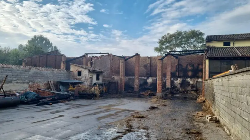 La cascina Tavolette A Mattina di Pralboino devastata dall'incendio