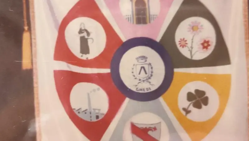 Un vecchio stendardo del Palio dei Quartieri di Ghedi, 1983 - Foto © www.giornaledibrescia.it